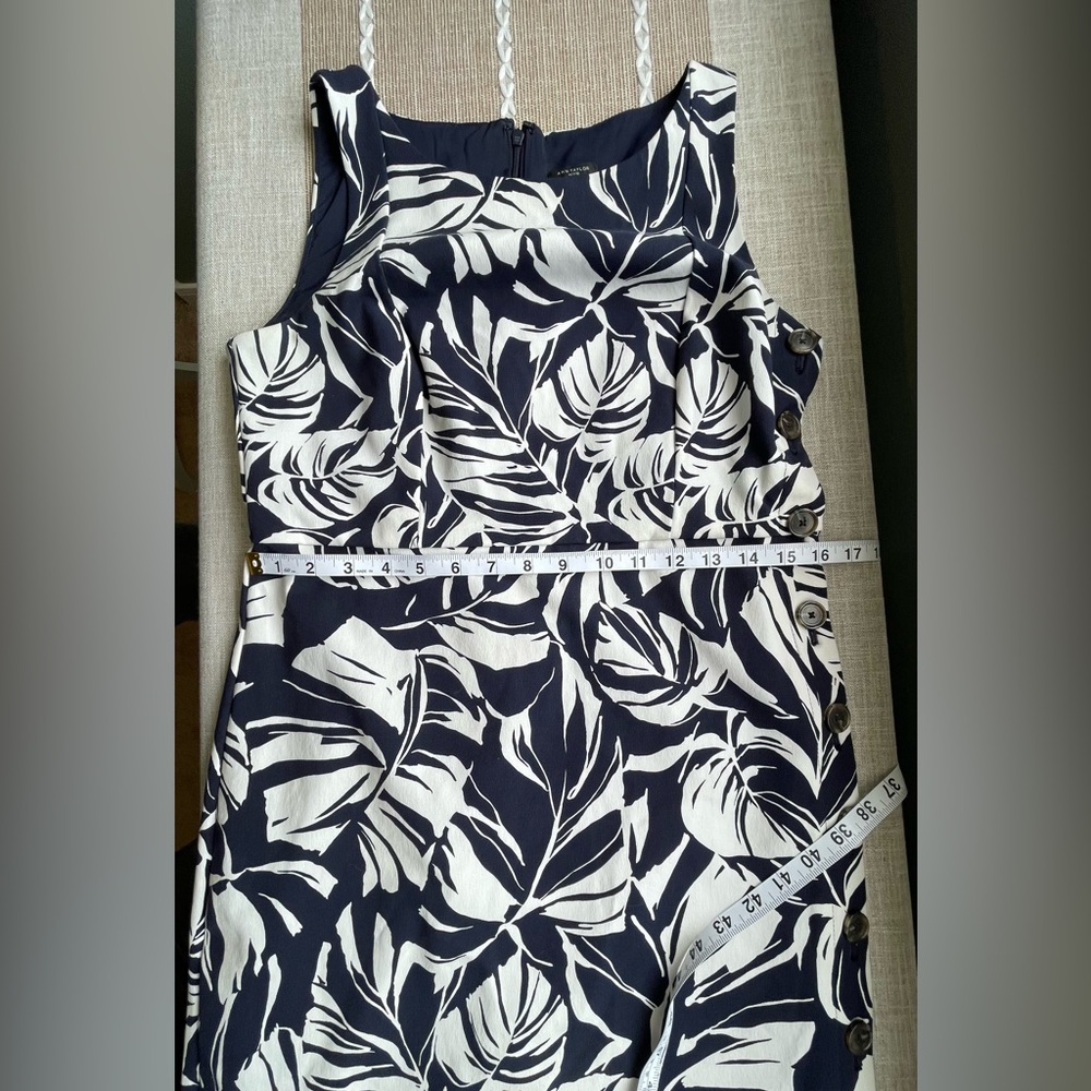 Ann Taylor Navy & White Leaf Pattern Dress - Sz 8P - Picture 8 of 11